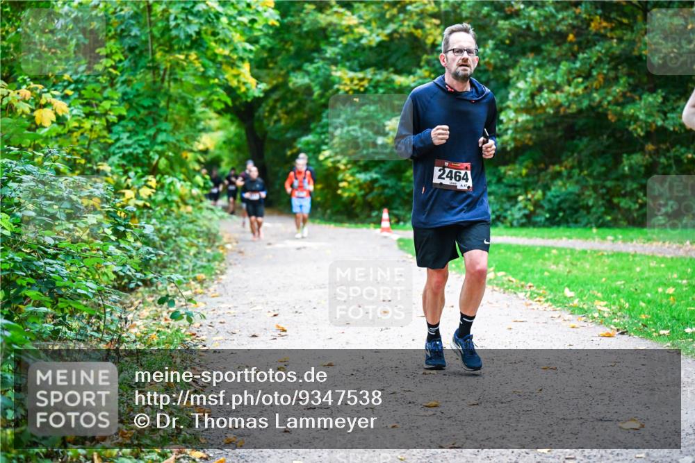12.10.2025 - Bramfelder Halbmarathon 2025 Dr. Thomas Lammeyer http://msf.ph/oto/9347538 12.10.2025 10:24:08 Laufen 2464, 47 meine-sportfotos.de