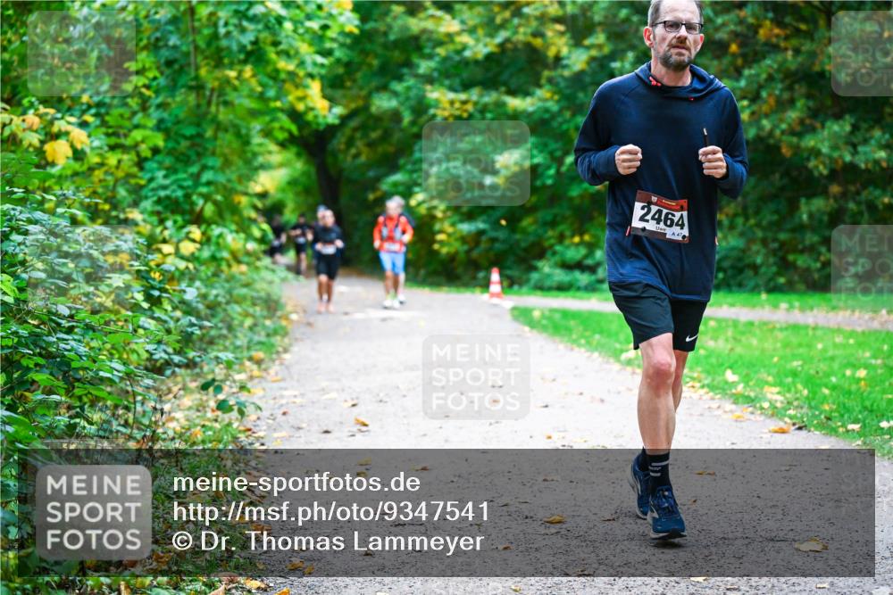 12.10.2025 - Bramfelder Halbmarathon 2025 Dr. Thomas Lammeyer http://msf.ph/oto/9347541 12.10.2025 10:24:08 Laufen 2464, 47 meine-sportfotos.de