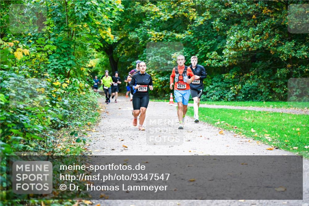 12.10.2025 - Bramfelder Halbmarathon 2025 Dr. Thomas Lammeyer http://msf.ph/oto/9347547 12.10.2025 10:24:13 Laufen 2674, 2675, 2642 meine-sportfotos.de