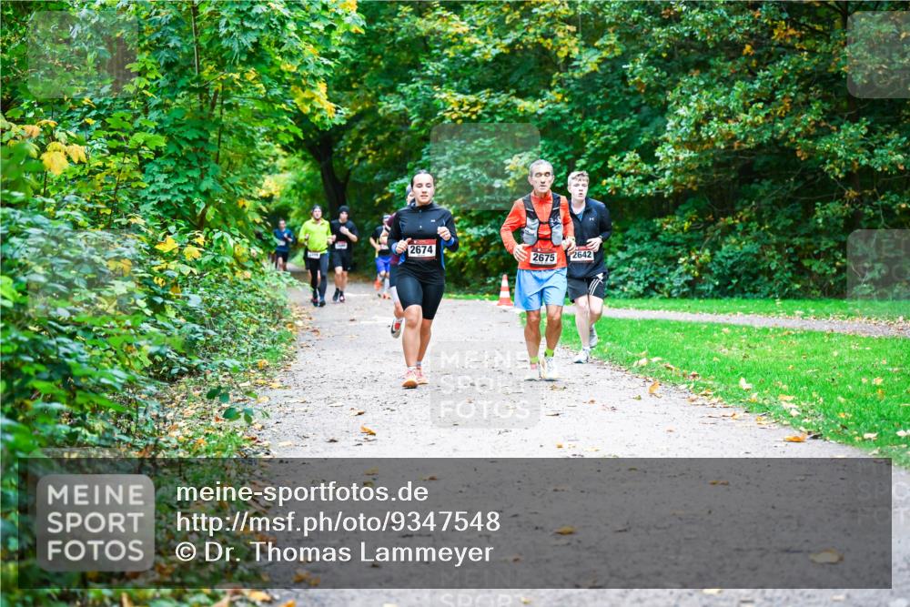 12.10.2025 - Bramfelder Halbmarathon 2025 Dr. Thomas Lammeyer http://msf.ph/oto/9347548 12.10.2025 10:24:13 Laufen 2674, 2675, 2642 meine-sportfotos.de