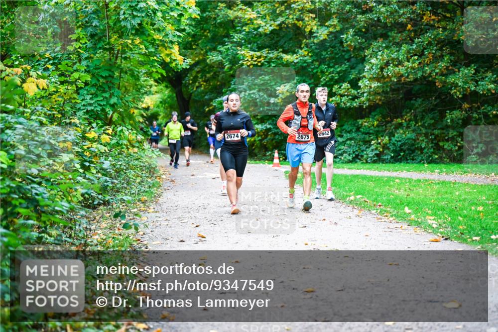 12.10.2025 - Bramfelder Halbmarathon 2025 Dr. Thomas Lammeyer http://msf.ph/oto/9347549 12.10.2025 10:24:13 Laufen 2674, 2675, 2642 meine-sportfotos.de