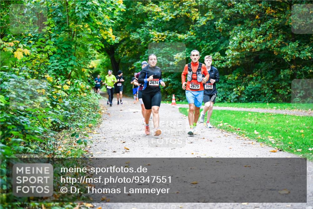 12.10.2025 - Bramfelder Halbmarathon 2025 Dr. Thomas Lammeyer http://msf.ph/oto/9347551 12.10.2025 10:24:14 Laufen 2674, 2675, 2642 meine-sportfotos.de