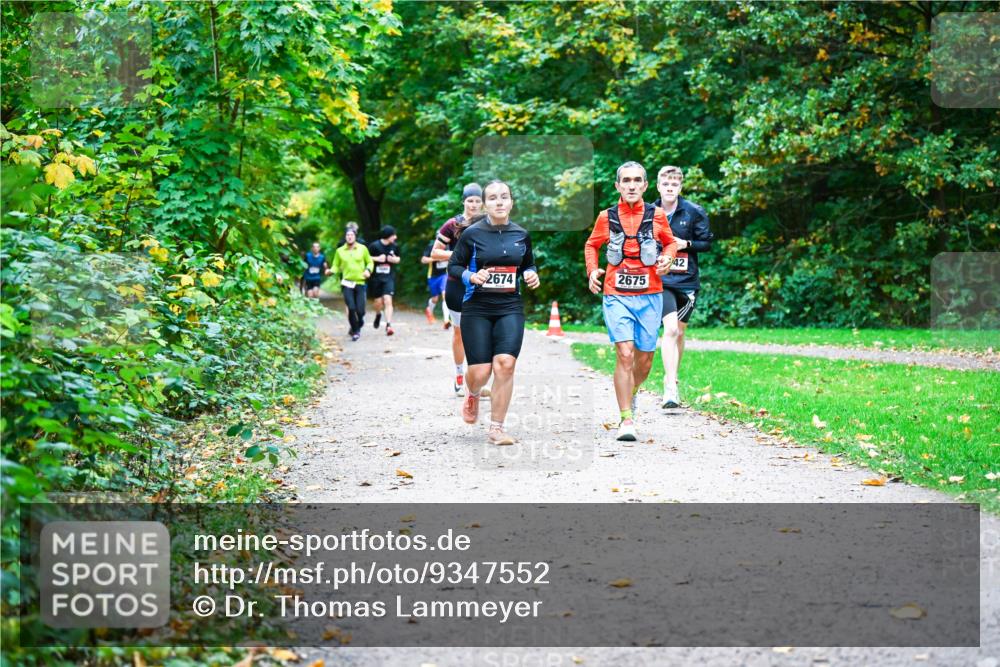 12.10.2025 - Bramfelder Halbmarathon 2025 Dr. Thomas Lammeyer http://msf.ph/oto/9347552 12.10.2025 10:24:14 Laufen 2674, 2675, 42 meine-sportfotos.de