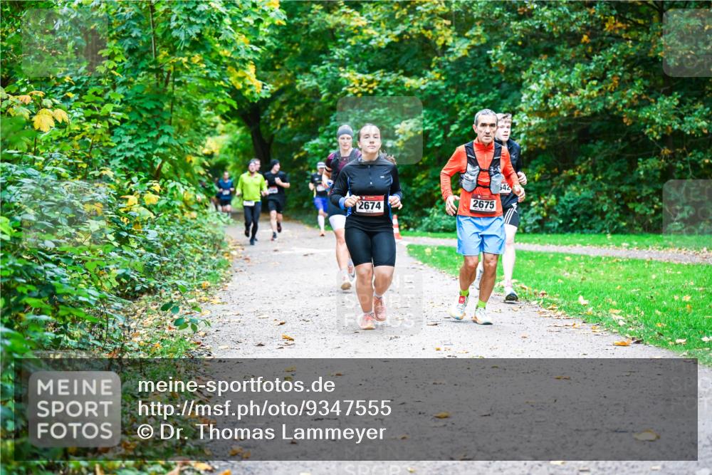 12.10.2025 - Bramfelder Halbmarathon 2025 Dr. Thomas Lammeyer http://msf.ph/oto/9347555 12.10.2025 10:24:14 Laufen 2674, 2675, 642 meine-sportfotos.de