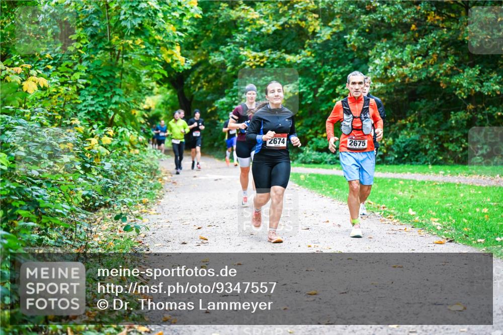 12.10.2025 - Bramfelder Halbmarathon 2025 Dr. Thomas Lammeyer http://msf.ph/oto/9347557 12.10.2025 10:24:14 Laufen 2674, 2675 meine-sportfotos.de