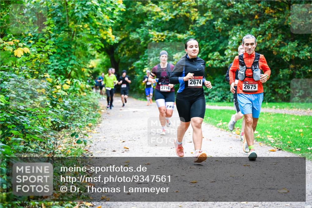 12.10.2025 - Bramfelder Halbmarathon 2025 Dr. Thomas Lammeyer http://msf.ph/oto/9347561 12.10.2025 10:24:15 Laufen 2674, 2675, 2716 meine-sportfotos.de