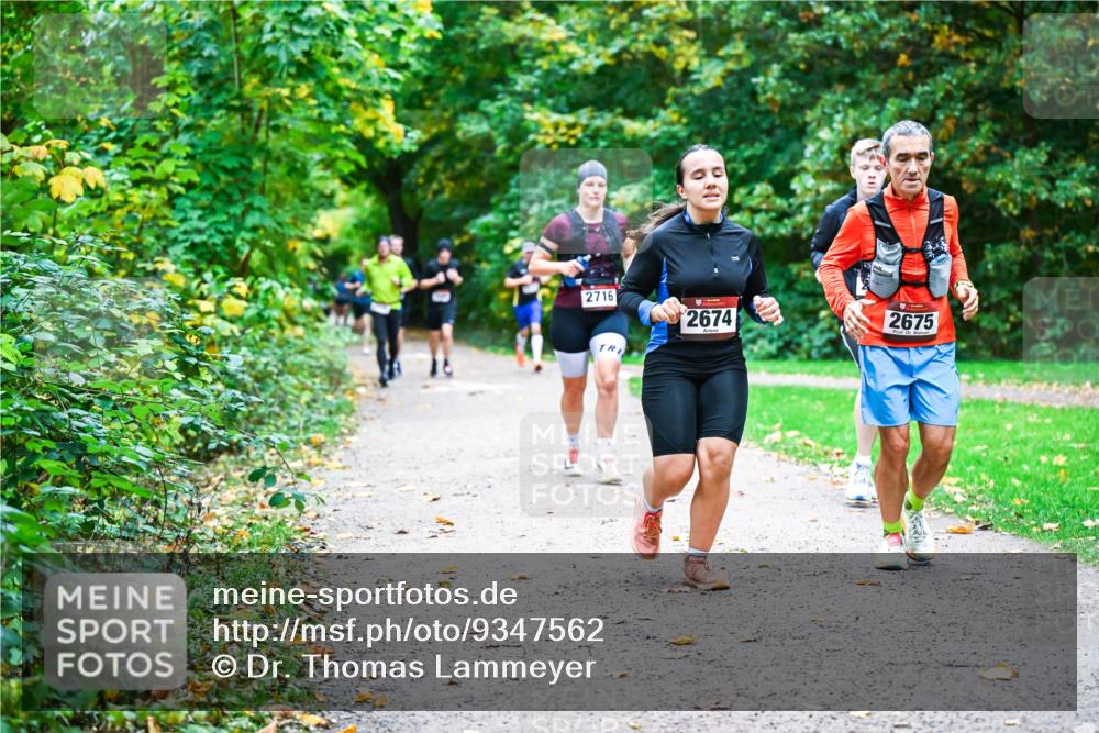 12.10.2025 - Bramfelder Halbmarathon 2025 Dr. Thomas Lammeyer http://msf.ph/oto/9347562 12.10.2025 10:24:15 Laufen 2716, 2674, 2675 meine-sportfotos.de
