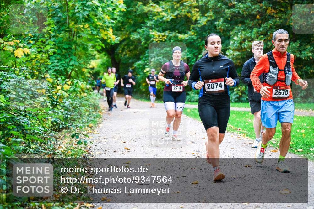 12.10.2025 - Bramfelder Halbmarathon 2025 Dr. Thomas Lammeyer http://msf.ph/oto/9347564 12.10.2025 10:24:15 Laufen 2716, 2674, 2675 meine-sportfotos.de