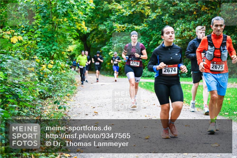 12.10.2025 - Bramfelder Halbmarathon 2025 Dr. Thomas Lammeyer http://msf.ph/oto/9347565 12.10.2025 10:24:16 Laufen 2716, 2674, 42, 2675 meine-sportfotos.de