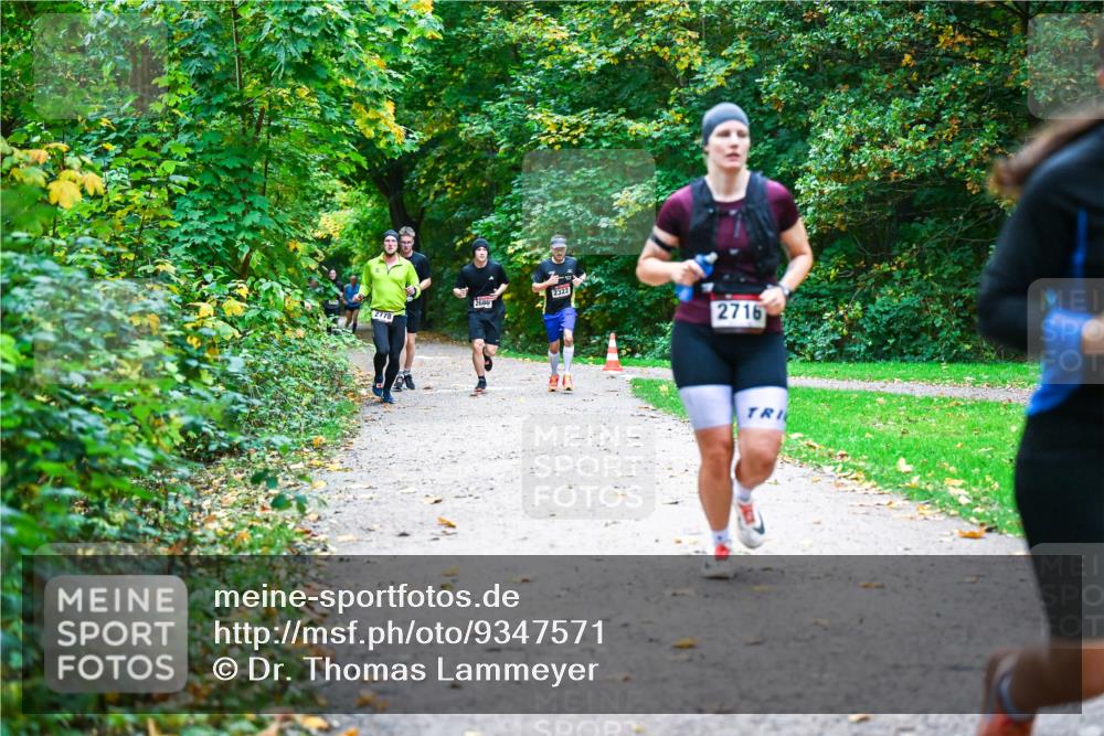 12.10.2025 - Bramfelder Halbmarathon 2025 Dr. Thomas Lammeyer http://msf.ph/oto/9347571 12.10.2025 10:24:16 Laufen 2778, 2680, 2322, 2716 meine-sportfotos.de