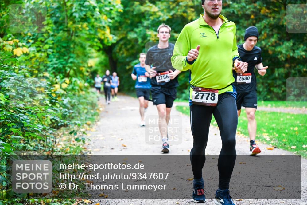 12.10.2025 - Bramfelder Halbmarathon 2025 Dr. Thomas Lammeyer http://msf.ph/oto/9347607 12.10.2025 10:24:22 Laufen 2786, 2778, 2680 meine-sportfotos.de