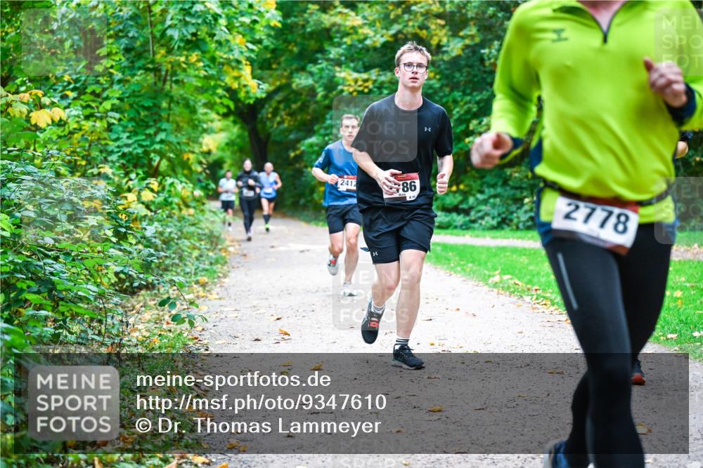 12.10.2025 - Bramfelder Halbmarathon 2025 Dr. Thomas Lammeyer http://msf.ph/oto/9347610 12.10.2025 10:24:23 Laufen 2412, 86, 2778 meine-sportfotos.de