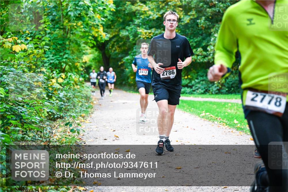 12.10.2025 - Bramfelder Halbmarathon 2025 Dr. Thomas Lammeyer http://msf.ph/oto/9347611 12.10.2025 10:24:23 Laufen 2412, 2786, 70, 2778 meine-sportfotos.de