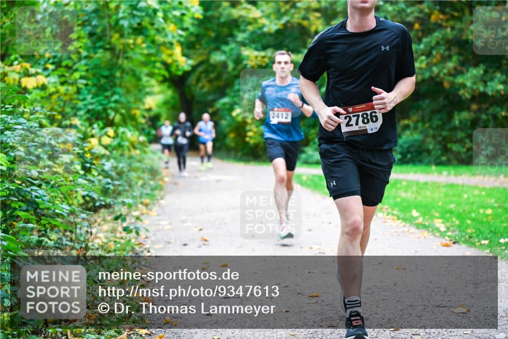 12.10.2025 - Bramfelder Halbmarathon 2025 Dr. Thomas Lammeyer http://msf.ph/oto/9347613 12.10.2025 10:24:23 Laufen 2412, 34, 2786, 70, 88 meine-sportfotos.de