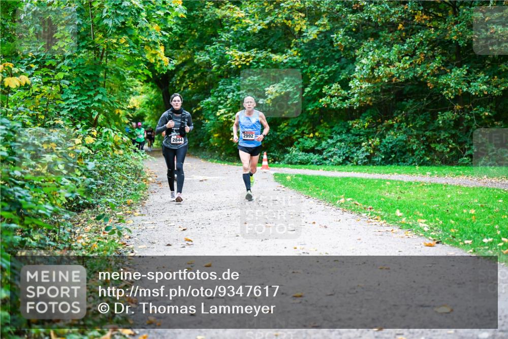 12.10.2025 - Bramfelder Halbmarathon 2025 Dr. Thomas Lammeyer http://msf.ph/oto/9347617 12.10.2025 10:24:27 Laufen 2992, 2844 meine-sportfotos.de