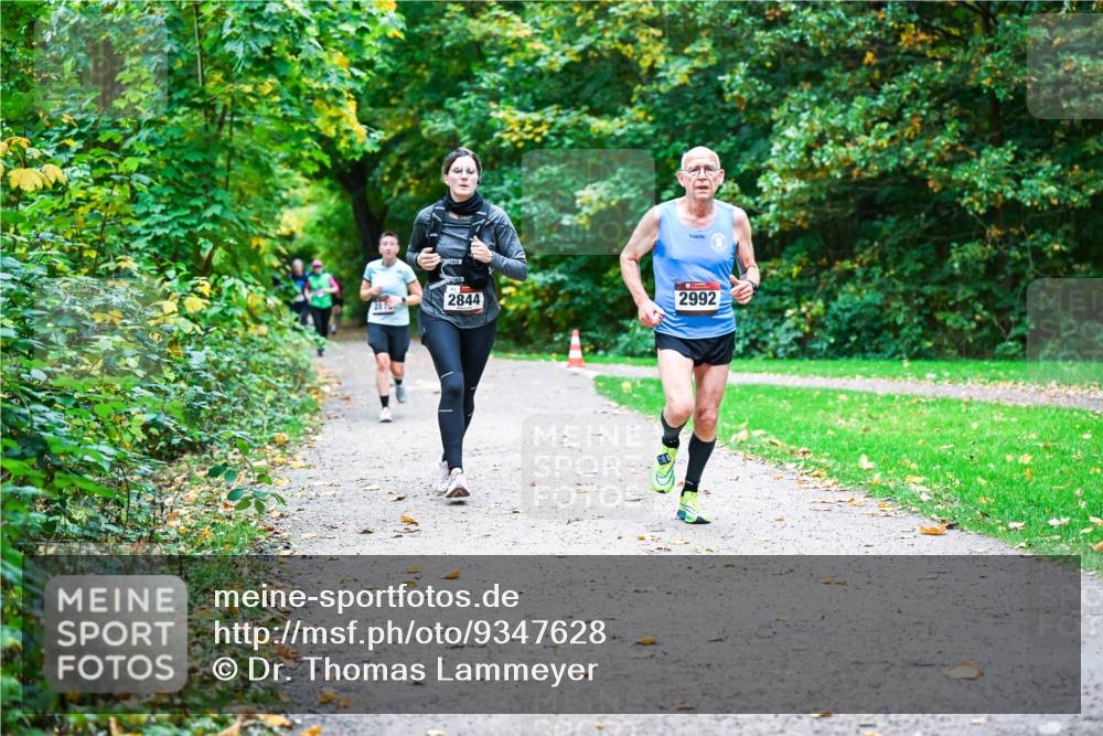 12.10.2025 - Bramfelder Halbmarathon 2025 Dr. Thomas Lammeyer http://msf.ph/oto/9347628 12.10.2025 10:24:29 Laufen 28, 2844, 2992 meine-sportfotos.de