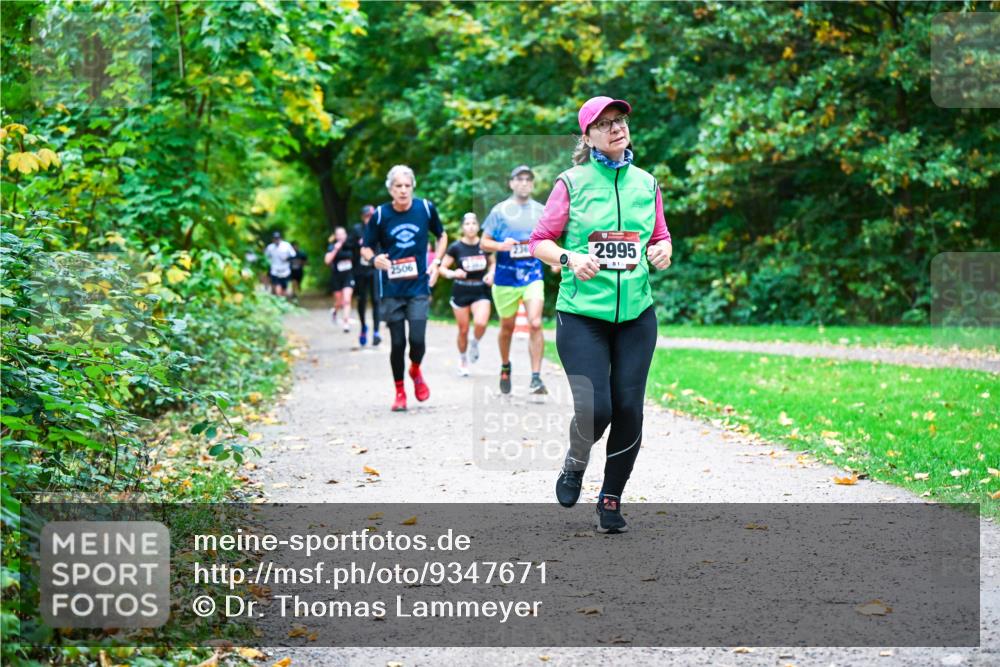12.10.2025 - Bramfelder Halbmarathon 2025 Dr. Thomas Lammeyer http://msf.ph/oto/9347671 12.10.2025 10:24:39 Laufen 0, 2506, 2367, 2995 meine-sportfotos.de