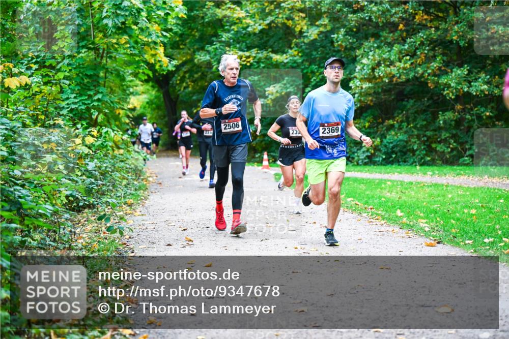 12.10.2025 - Bramfelder Halbmarathon 2025 Dr. Thomas Lammeyer http://msf.ph/oto/9347678 12.10.2025 10:24:40 Laufen 2316, 2506, 230, 2369 meine-sportfotos.de