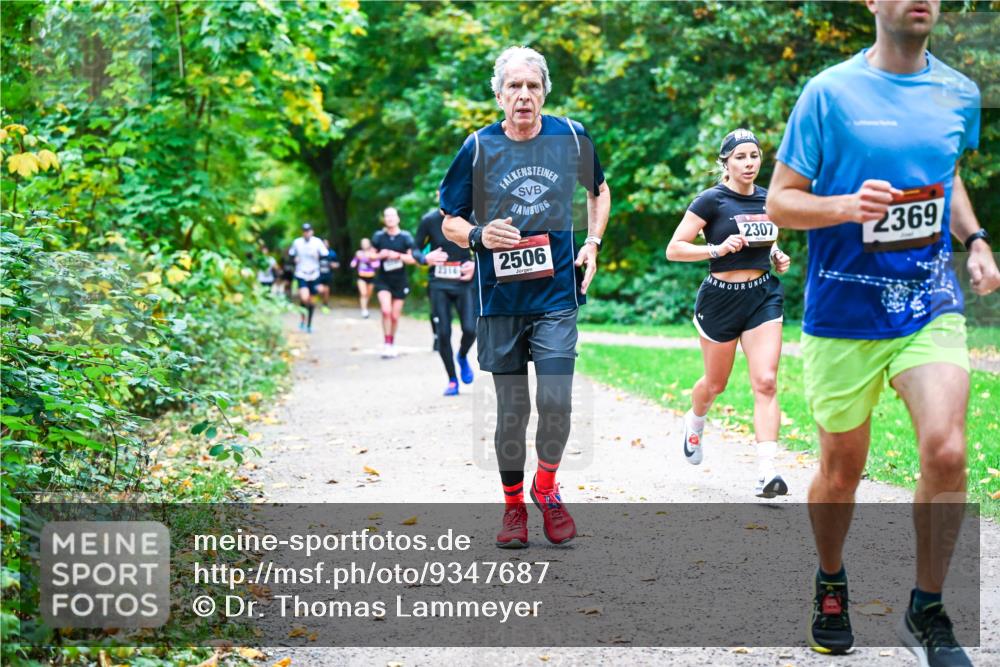 12.10.2025 - Bramfelder Halbmarathon 2025 Dr. Thomas Lammeyer http://msf.ph/oto/9347687 12.10.2025 10:24:42 Laufen 2506, 2307, 2369 meine-sportfotos.de