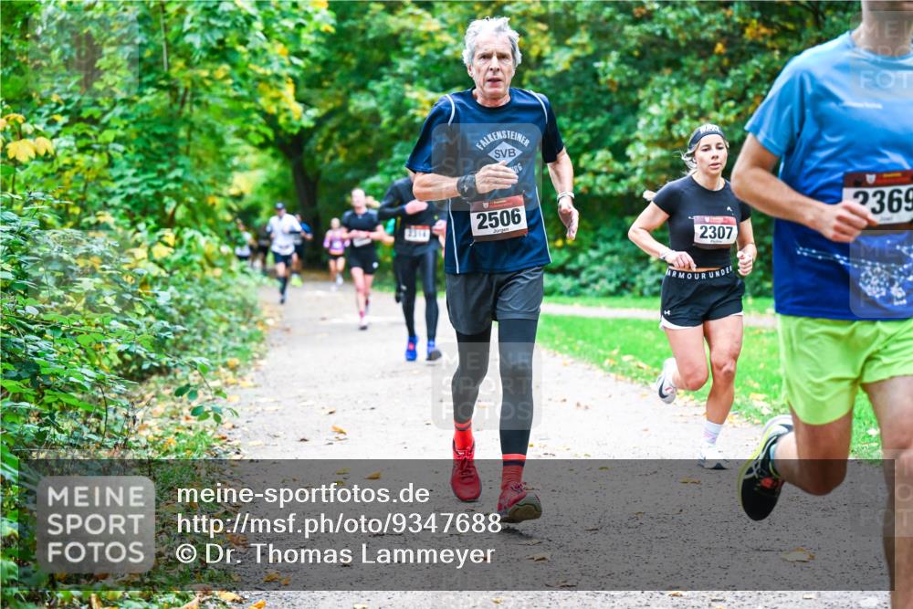 12.10.2025 - Bramfelder Halbmarathon 2025 Dr. Thomas Lammeyer http://msf.ph/oto/9347688 12.10.2025 10:24:42 Laufen 2506, 2307, 2369 meine-sportfotos.de