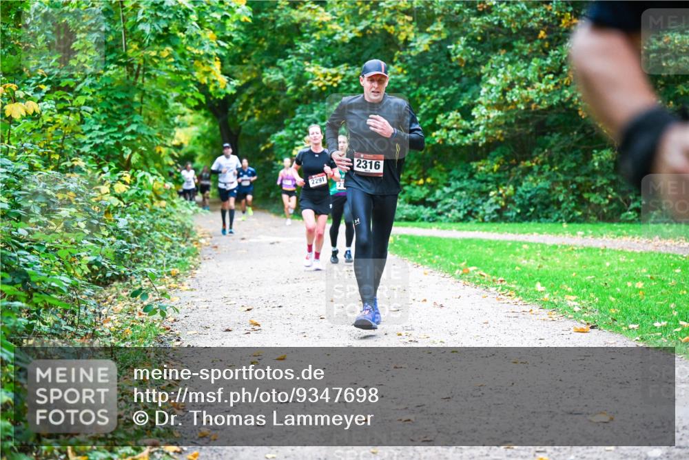 12.10.2025 - Bramfelder Halbmarathon 2025 Dr. Thomas Lammeyer http://msf.ph/oto/9347698 12.10.2025 10:24:44 Laufen 2291, 2316 meine-sportfotos.de