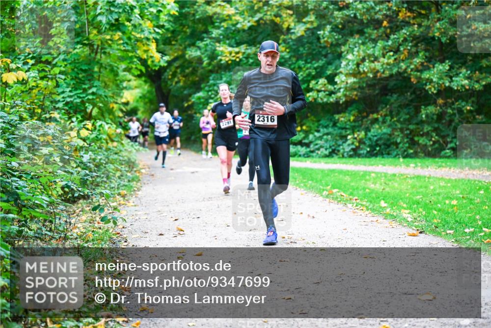12.10.2025 - Bramfelder Halbmarathon 2025 Dr. Thomas Lammeyer http://msf.ph/oto/9347699 12.10.2025 10:24:44 Laufen 2291, 2316 meine-sportfotos.de