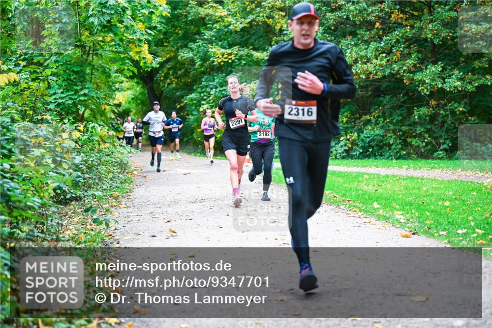 12.10.2025 - Bramfelder Halbmarathon 2025 Dr. Thomas Lammeyer http://msf.ph/oto/9347701 12.10.2025 10:24:44 Laufen 2291, 2192, 2316 meine-sportfotos.de