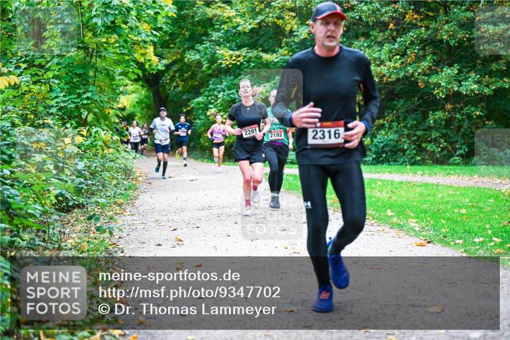 12.10.2025 - Bramfelder Halbmarathon 2025 Dr. Thomas Lammeyer http://msf.ph/oto/9347702 12.10.2025 10:24:44 Laufen 2291, 2192, 2316 meine-sportfotos.de