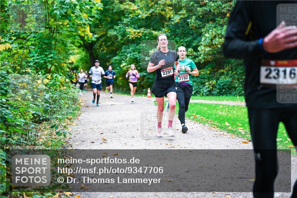 12.10.2025 - Bramfelder Halbmarathon 2025 Dr. Thomas Lammeyer http://msf.ph/oto/9347706 12.10.2025 10:24:45 Laufen 2291, 2192, 2316 meine-sportfotos.de