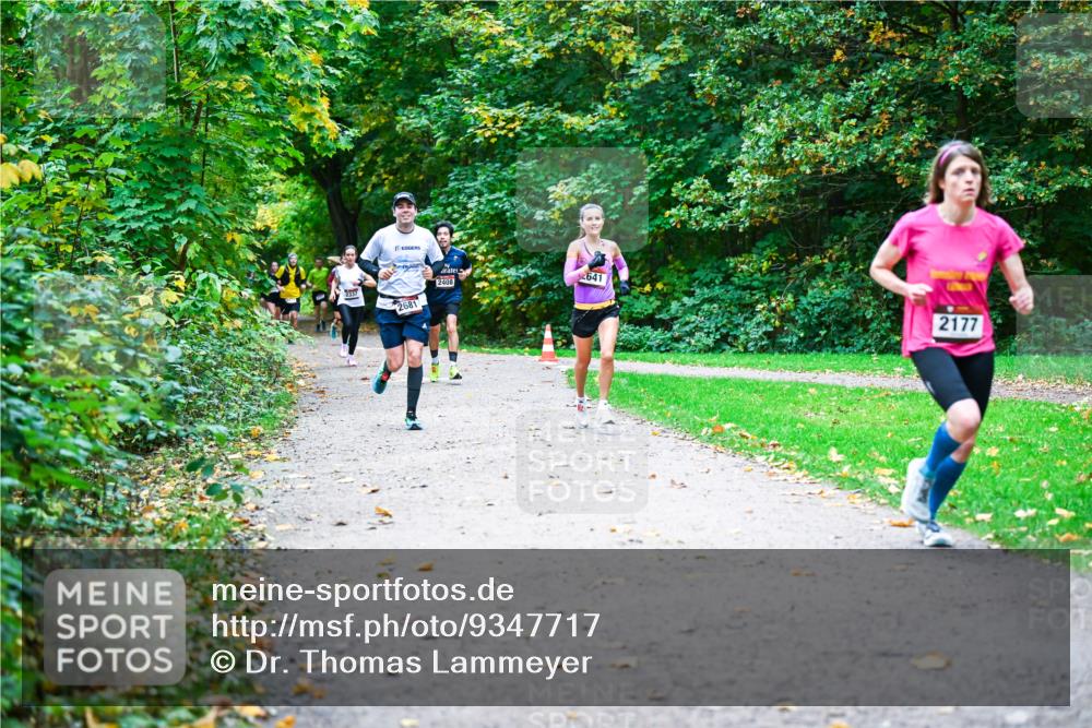 12.10.2025 - Bramfelder Halbmarathon 2025 Dr. Thomas Lammeyer http://msf.ph/oto/9347717 12.10.2025 10:24:47 Laufen 2681, 2408, 641, 2177 meine-sportfotos.de
