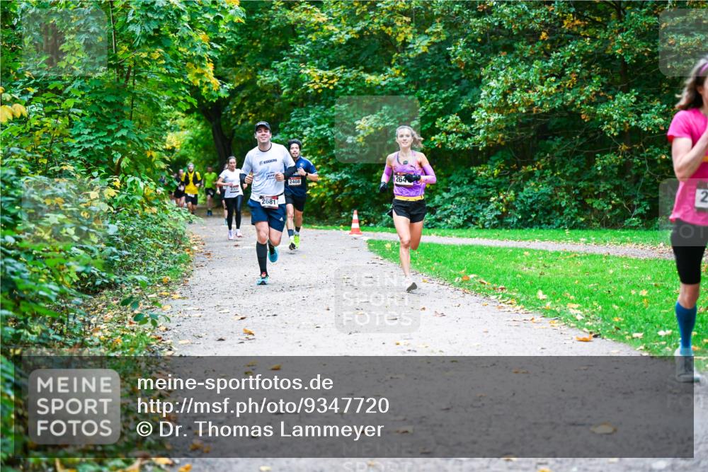 12.10.2025 - Bramfelder Halbmarathon 2025 Dr. Thomas Lammeyer http://msf.ph/oto/9347720 12.10.2025 10:24:48 Laufen 2337, 2408, 2681, 264, 2 meine-sportfotos.de