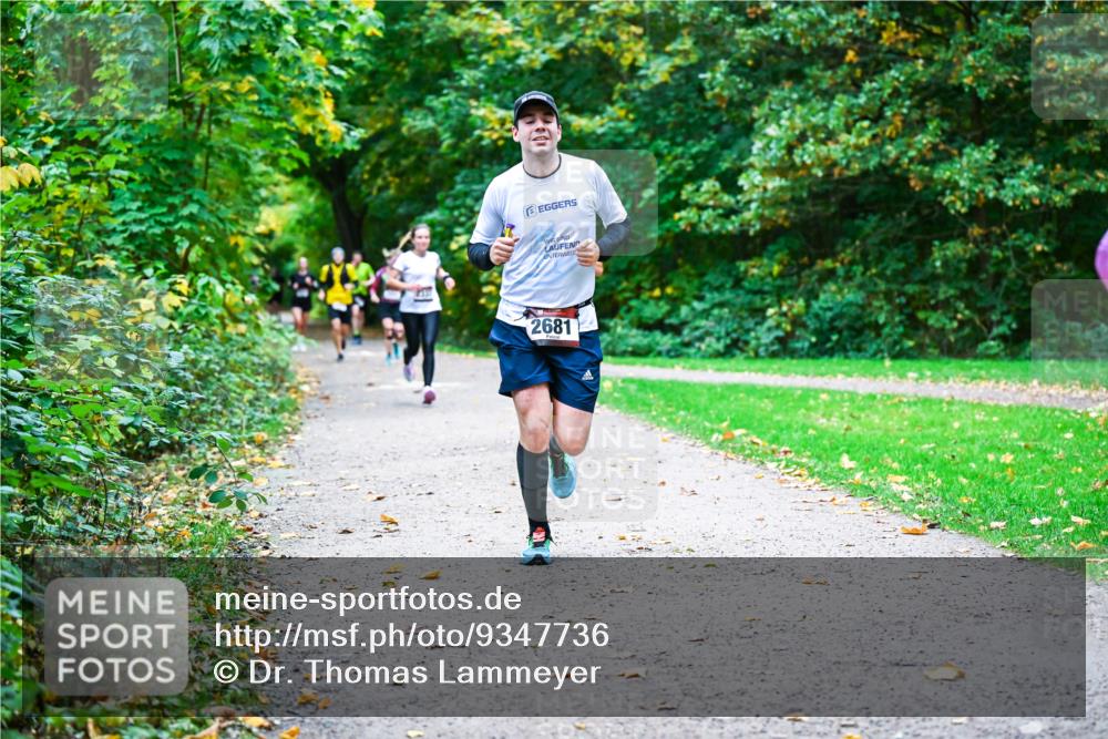 12.10.2025 - Bramfelder Halbmarathon 2025 Dr. Thomas Lammeyer http://msf.ph/oto/9347736 12.10.2025 10:24:50 Laufen 2681 meine-sportfotos.de