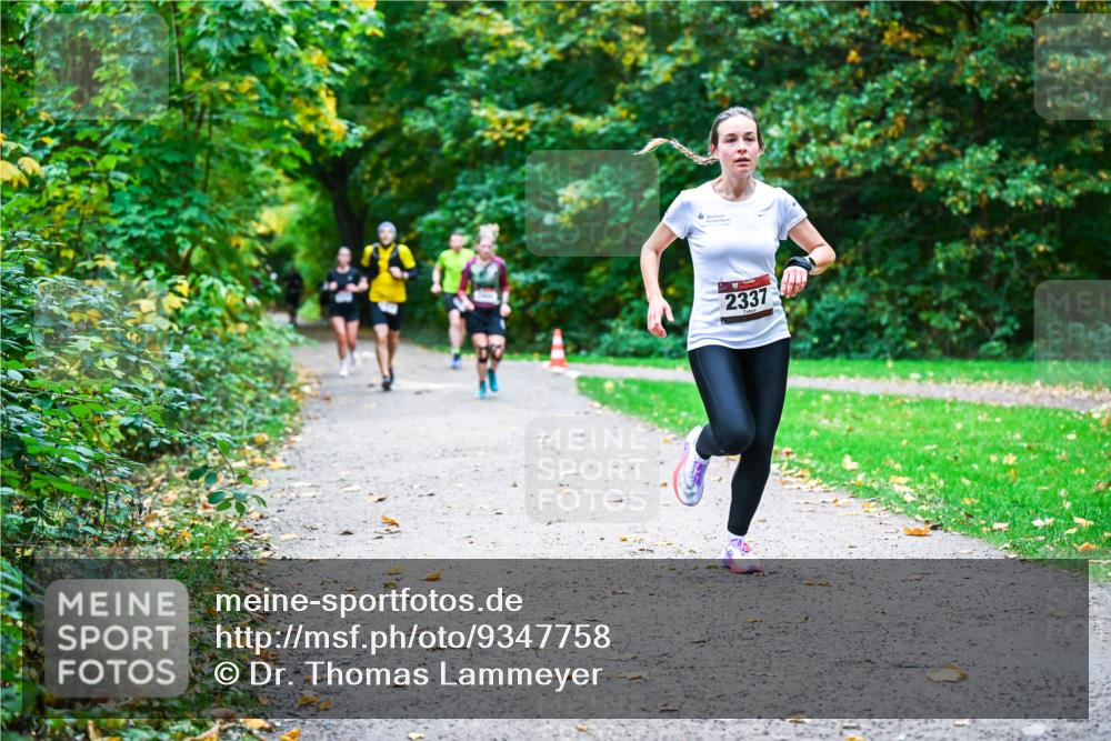12.10.2025 - Bramfelder Halbmarathon 2025 Dr. Thomas Lammeyer http://msf.ph/oto/9347758 12.10.2025 10:24:54 Laufen 2337 meine-sportfotos.de