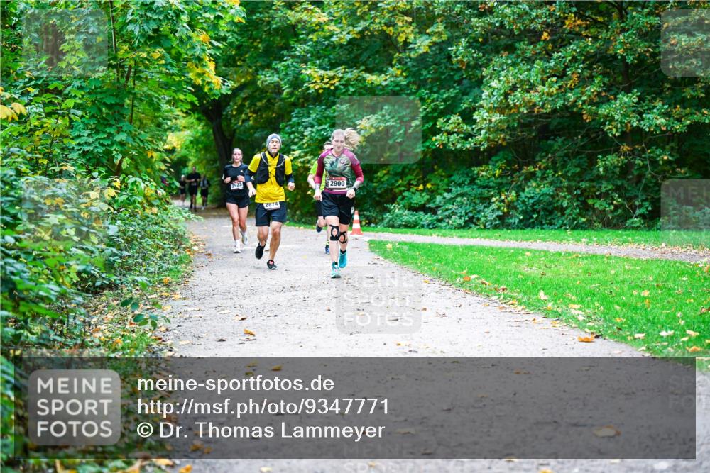 12.10.2025 - Bramfelder Halbmarathon 2025 Dr. Thomas Lammeyer http://msf.ph/oto/9347771 12.10.2025 10:24:56 Laufen 2923, 2874, 2900 meine-sportfotos.de