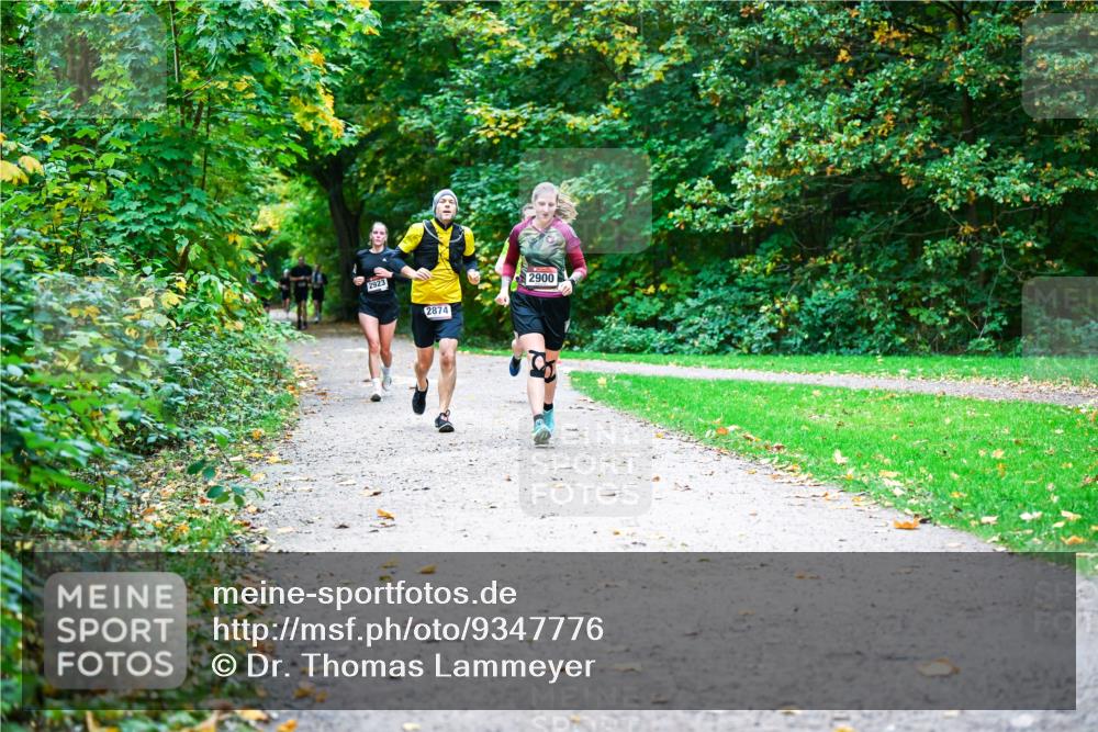 12.10.2025 - Bramfelder Halbmarathon 2025 Dr. Thomas Lammeyer http://msf.ph/oto/9347776 12.10.2025 10:24:56 Laufen 2923, 2874, 2900 meine-sportfotos.de