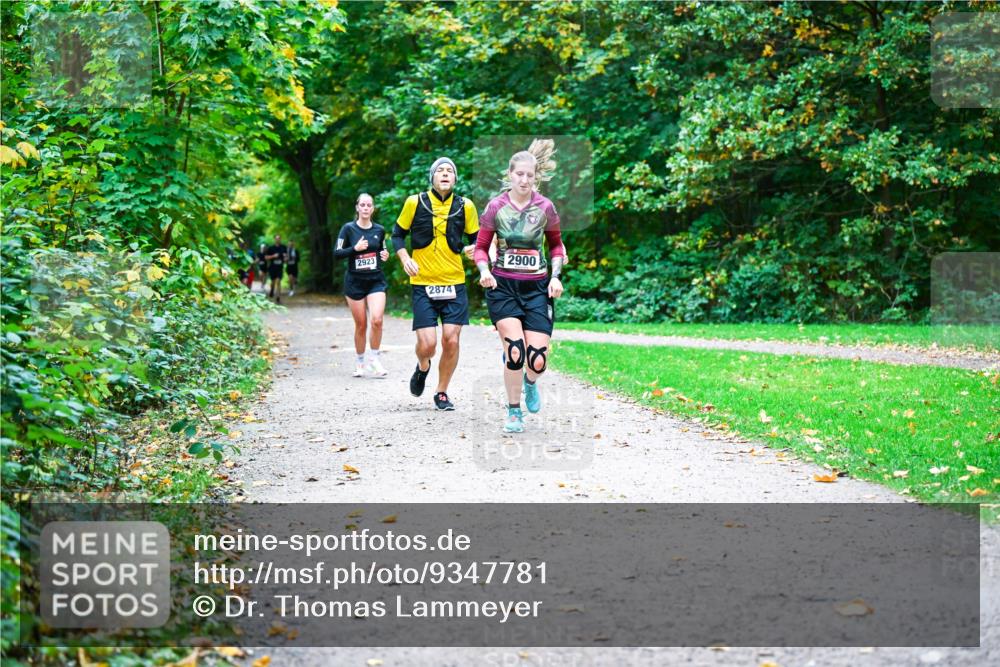 12.10.2025 - Bramfelder Halbmarathon 2025 Dr. Thomas Lammeyer http://msf.ph/oto/9347781 12.10.2025 10:24:57 Laufen 2923, 2874, 2900 meine-sportfotos.de