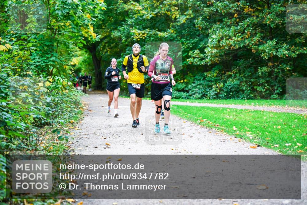12.10.2025 - Bramfelder Halbmarathon 2025 Dr. Thomas Lammeyer http://msf.ph/oto/9347782 12.10.2025 10:24:57 Laufen 2923, 2874, 2900 meine-sportfotos.de