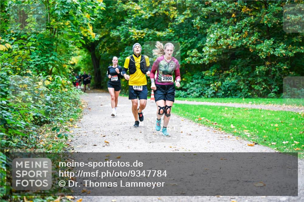 12.10.2025 - Bramfelder Halbmarathon 2025 Dr. Thomas Lammeyer http://msf.ph/oto/9347784 12.10.2025 10:24:58 Laufen 2923, 2874, 2900 meine-sportfotos.de