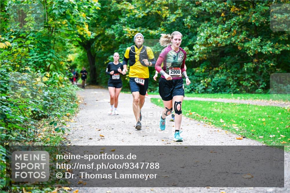 12.10.2025 - Bramfelder Halbmarathon 2025 Dr. Thomas Lammeyer http://msf.ph/oto/9347788 12.10.2025 10:24:58 Laufen 2923, 2874, 2900 meine-sportfotos.de