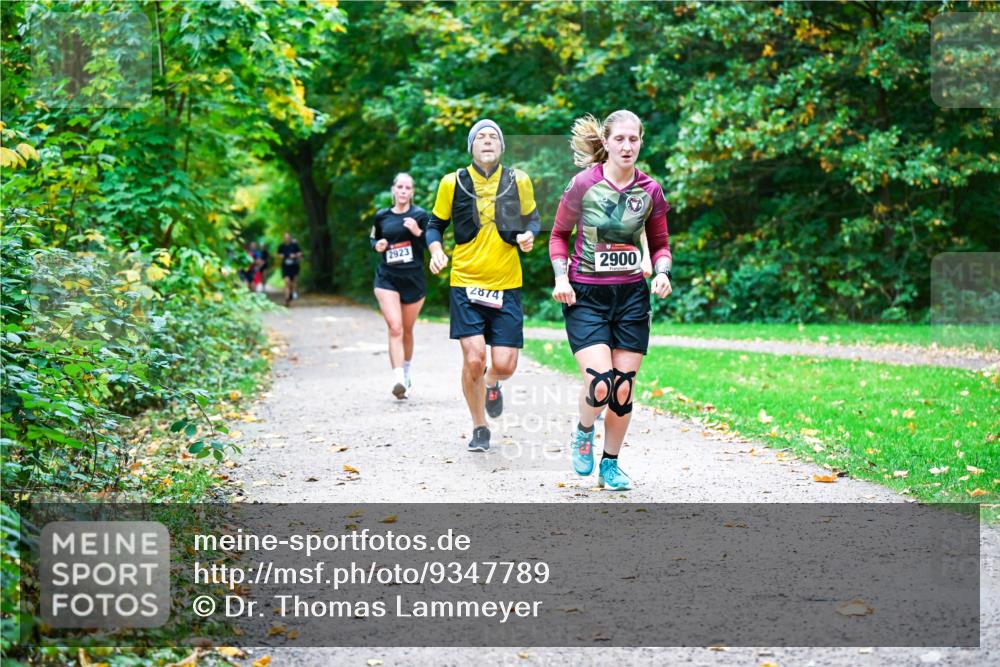 12.10.2025 - Bramfelder Halbmarathon 2025 Dr. Thomas Lammeyer http://msf.ph/oto/9347789 12.10.2025 10:24:58 Laufen 2923, 2874, 2900 meine-sportfotos.de