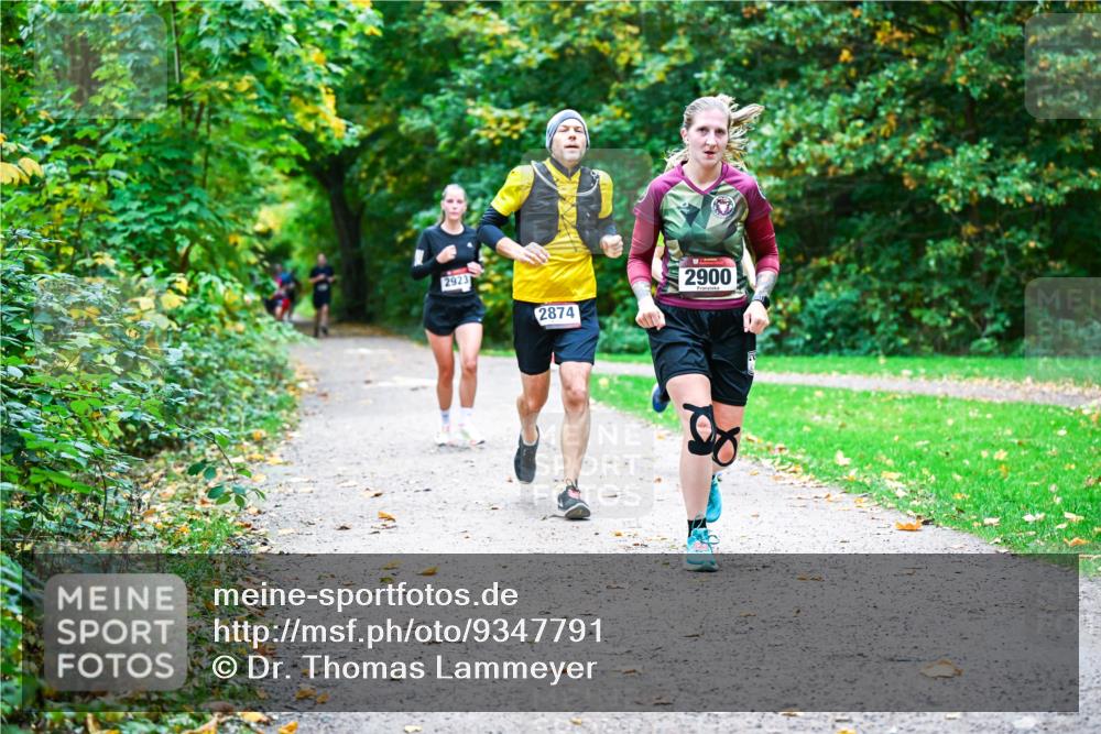 12.10.2025 - Bramfelder Halbmarathon 2025 Dr. Thomas Lammeyer http://msf.ph/oto/9347791 12.10.2025 10:24:59 Laufen 2923, 2874, 2900 meine-sportfotos.de