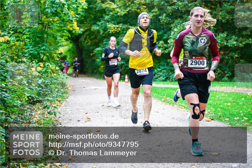 12.10.2025 - Bramfelder Halbmarathon 2025 Dr. Thomas Lammeyer http://msf.ph/oto/9347795 12.10.2025 10:24:59 Laufen 2923, 2874, 2900 meine-sportfotos.de