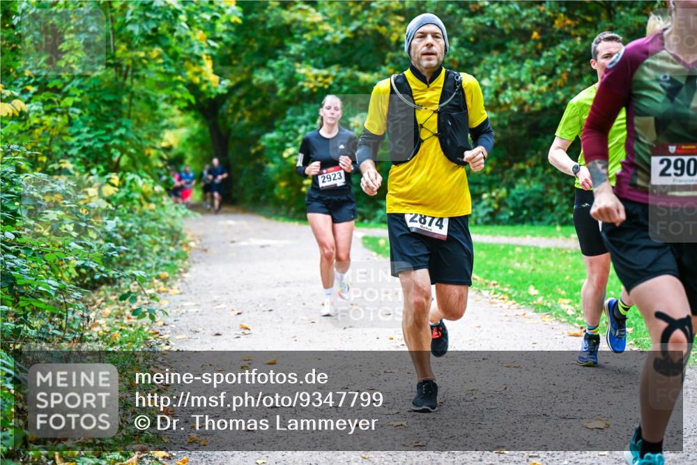 12.10.2025 - Bramfelder Halbmarathon 2025 Dr. Thomas Lammeyer http://msf.ph/oto/9347799 12.10.2025 10:25:00 Laufen 2923, 2874, 290 meine-sportfotos.de