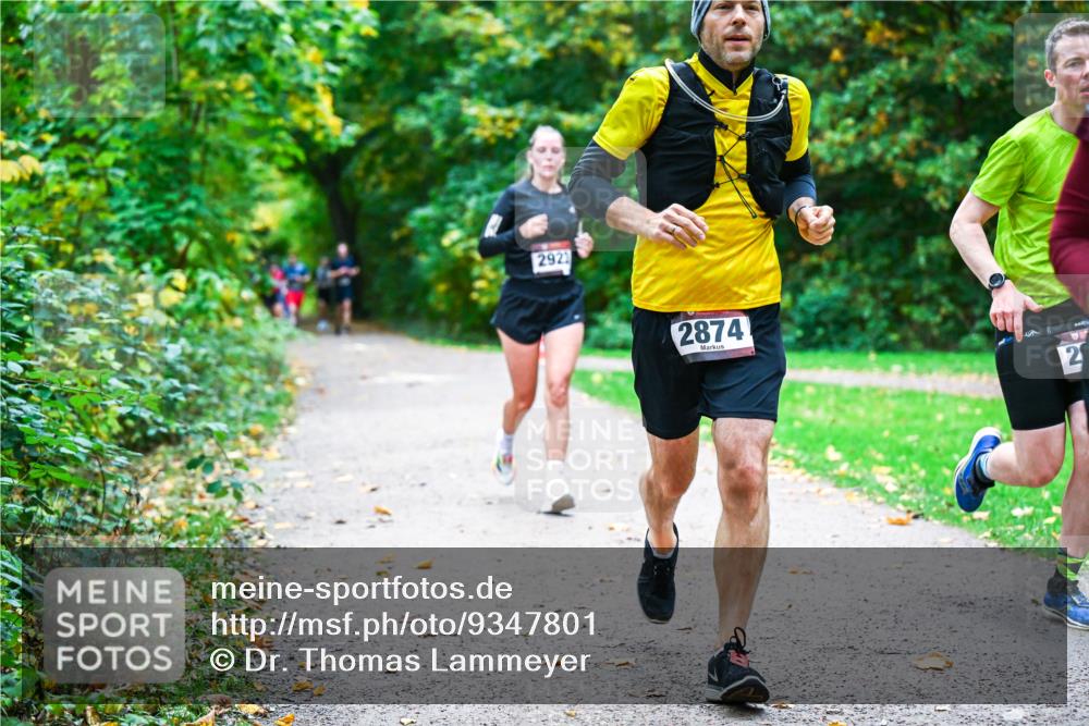 12.10.2025 - Bramfelder Halbmarathon 2025 Dr. Thomas Lammeyer http://msf.ph/oto/9347801 12.10.2025 10:25:00 Laufen 2923, 2874, 2 meine-sportfotos.de