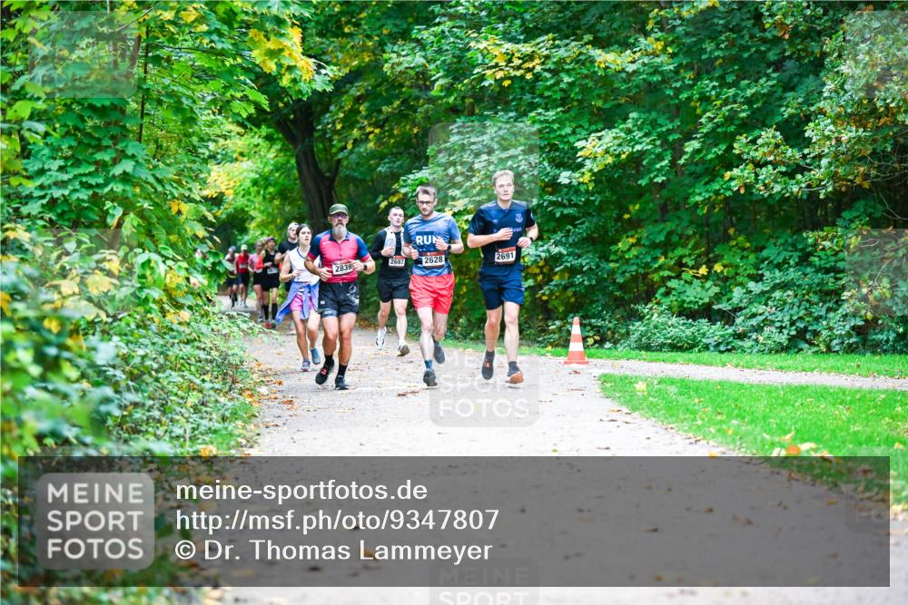 12.10.2025 - Bramfelder Halbmarathon 2025 Dr. Thomas Lammeyer http://msf.ph/oto/9347807 12.10.2025 10:25:07 Laufen 2839, 2687, 2628, 2691 meine-sportfotos.de