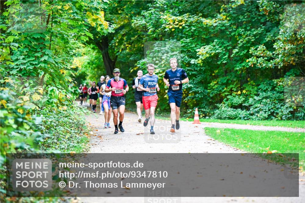 12.10.2025 - Bramfelder Halbmarathon 2025 Dr. Thomas Lammeyer http://msf.ph/oto/9347810 12.10.2025 10:25:07 Laufen 2839, 2628, 2691 meine-sportfotos.de