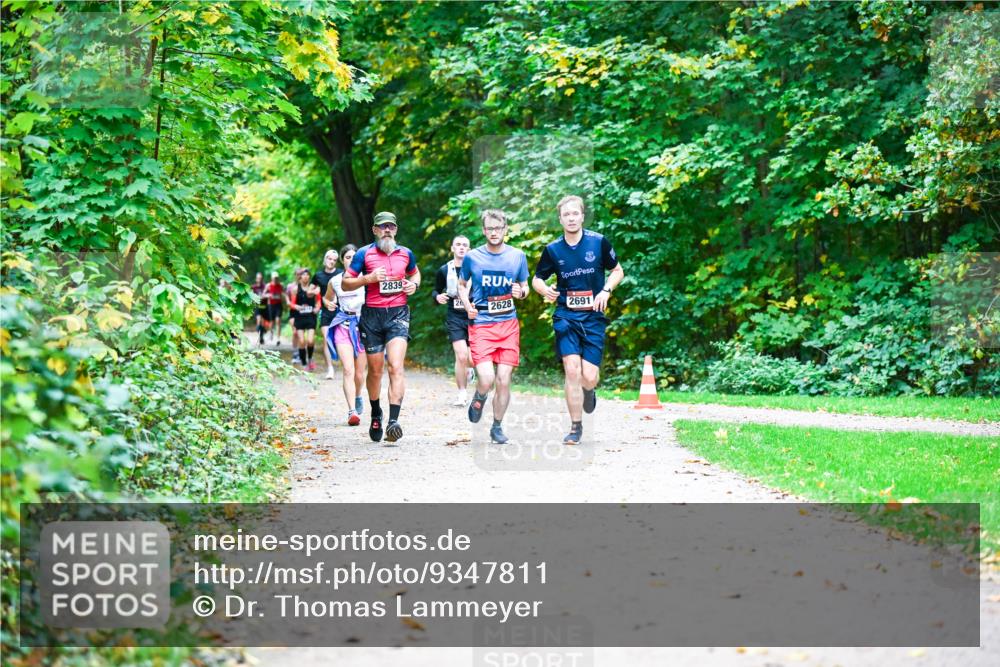 12.10.2025 - Bramfelder Halbmarathon 2025 Dr. Thomas Lammeyer http://msf.ph/oto/9347811 12.10.2025 10:25:07 Laufen 2839, 2628, 2691 meine-sportfotos.de