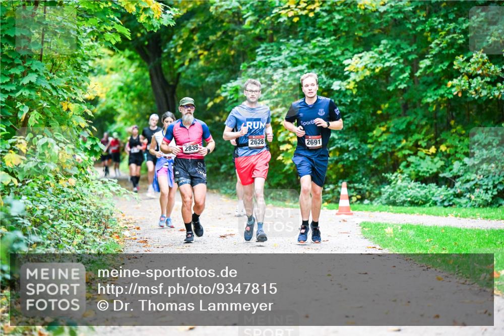 12.10.2025 - Bramfelder Halbmarathon 2025 Dr. Thomas Lammeyer http://msf.ph/oto/9347815 12.10.2025 10:25:08 Laufen 2839, 2628, 2691 meine-sportfotos.de