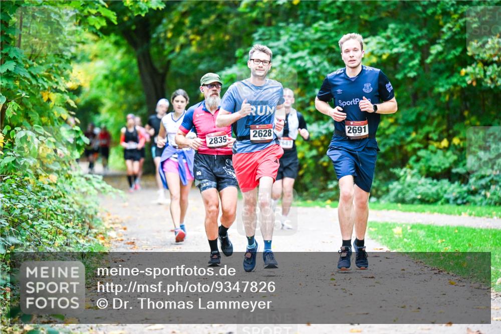 12.10.2025 - Bramfelder Halbmarathon 2025 Dr. Thomas Lammeyer http://msf.ph/oto/9347826 12.10.2025 10:25:09 Laufen 2839, 2628, 3647, 2691 meine-sportfotos.de