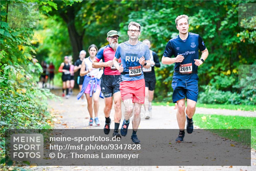 12.10.2025 - Bramfelder Halbmarathon 2025 Dr. Thomas Lammeyer http://msf.ph/oto/9347828 12.10.2025 10:25:10 Laufen 2024, 2628, 2691 meine-sportfotos.de